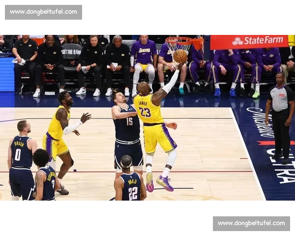 湖人对决热火总决赛第三场回放詹姆斯领军走势解析关键时刻攻防全景复盘